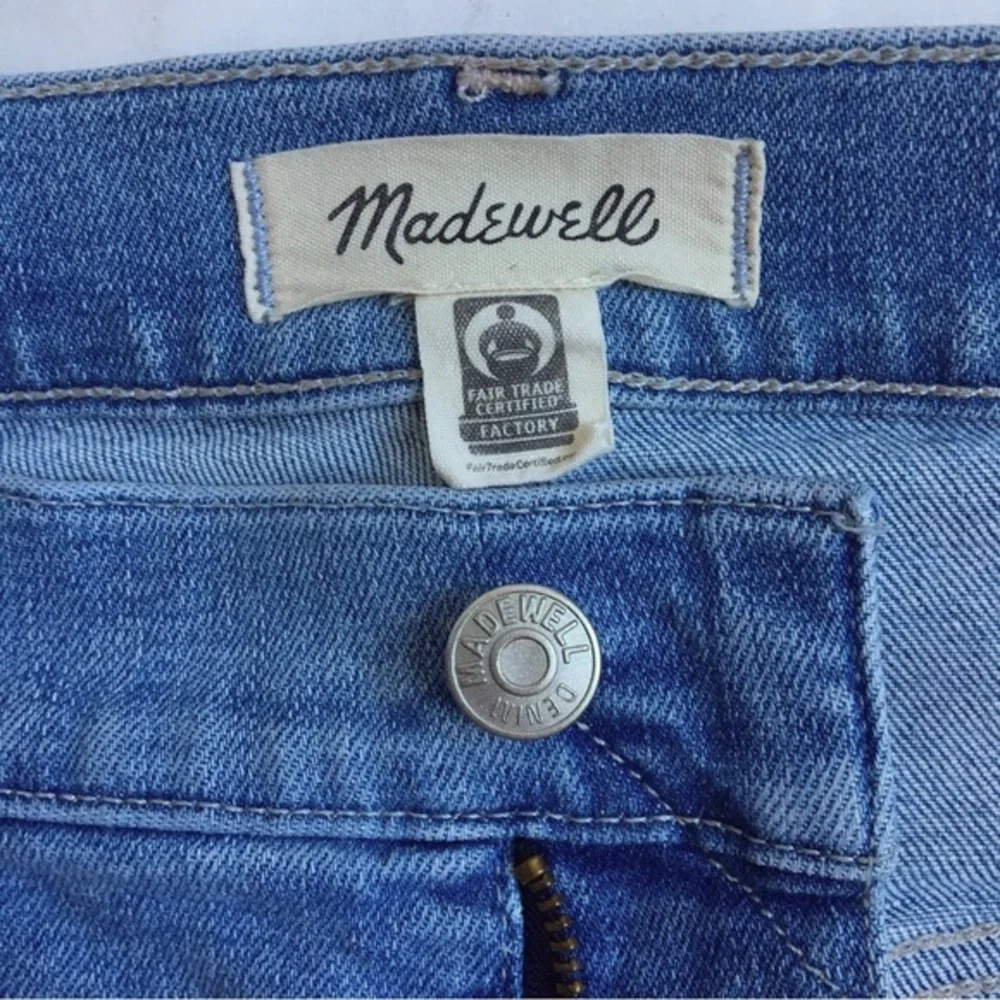 Madewell 11” High Rise Flare Jeans Knee Rip Edition in Eversfield Wash Size 33P - Picture 9 of 17